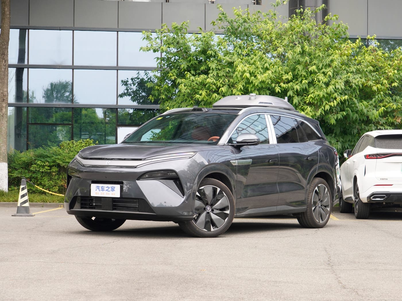 2025 BYD TANG L Image 9